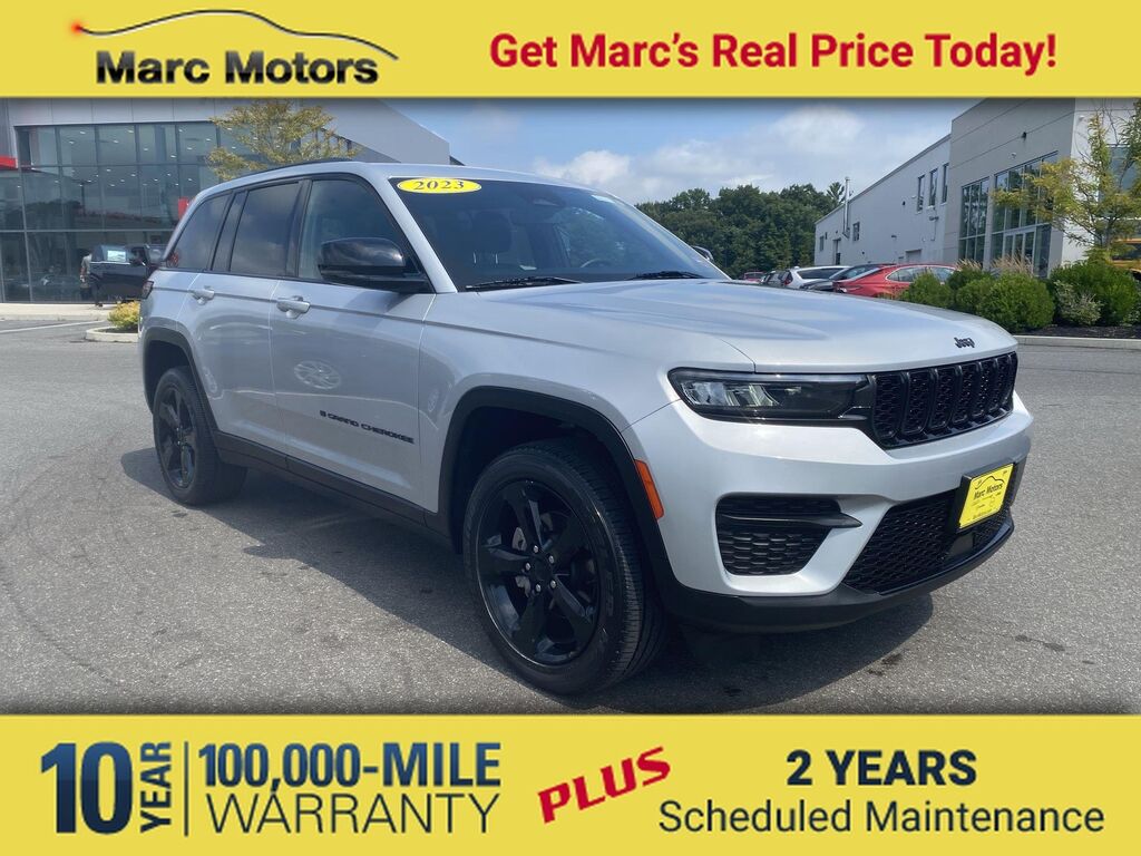 2023 Jeep Grand Cherokee Laredo — photo 1 of 13