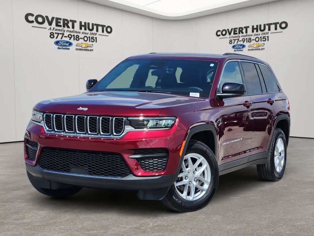 2025 Jeep Grand Cherokee Laredo — photo 1 of 14