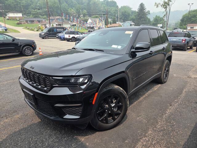 2025 Jeep Grand Cherokee Laredo