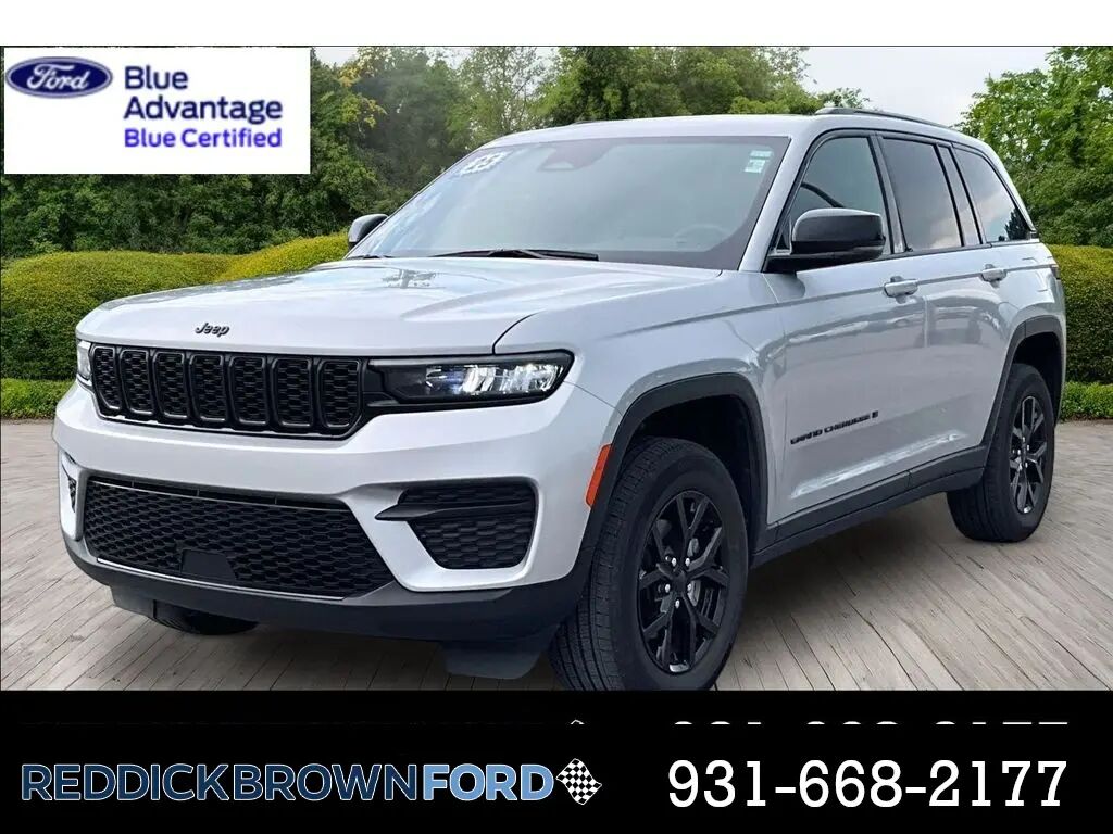 2025 Jeep Grand Cherokee Laredo — photo 1 of 13