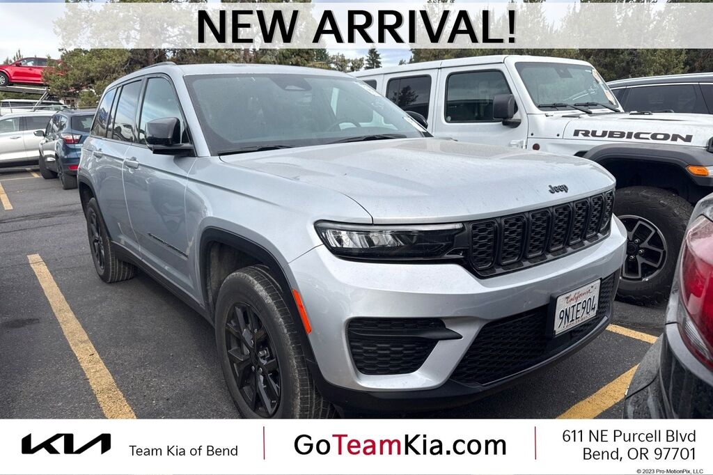 2025 Jeep Grand Cherokee Altitude — photo 1 of 13