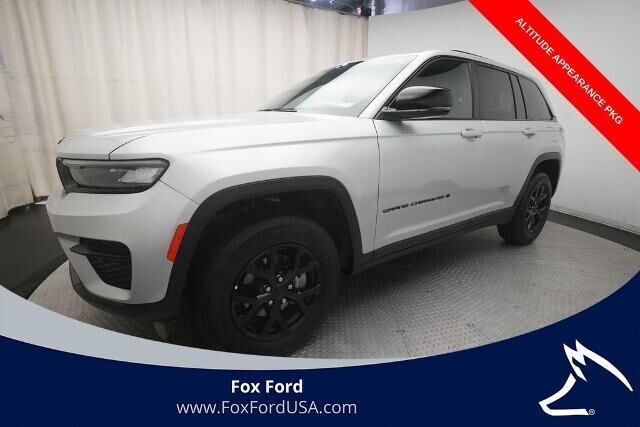 2025 Jeep Grand Cherokee Laredo