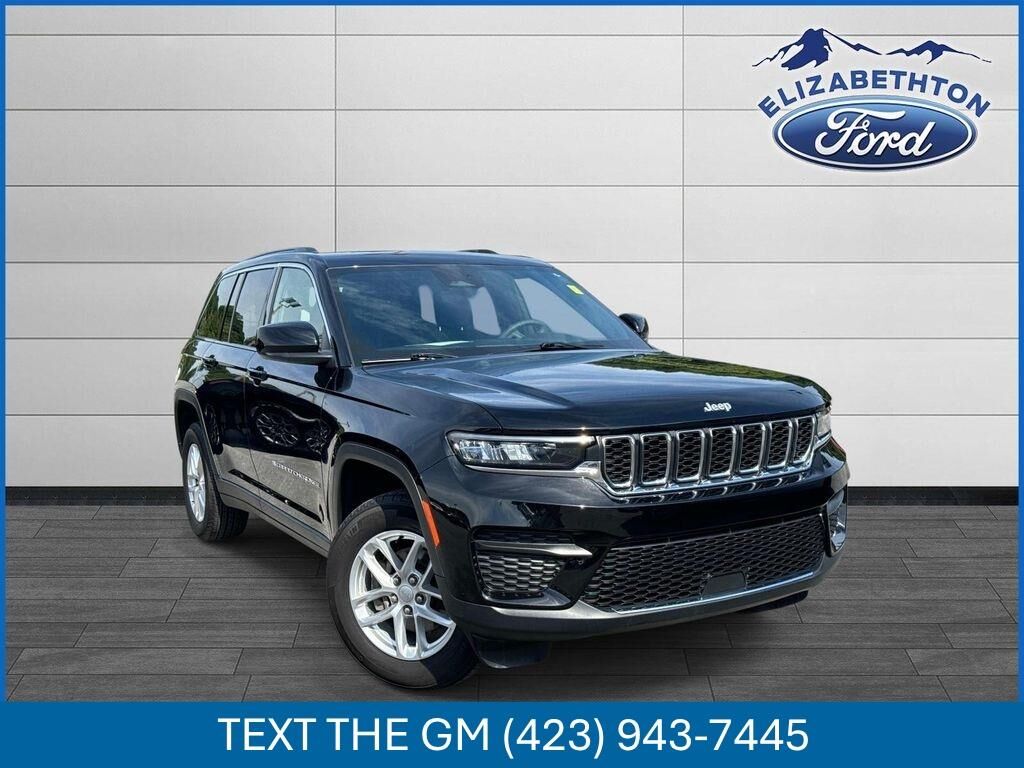 2025 Jeep Grand Cherokee Laredo — photo 1 of 13