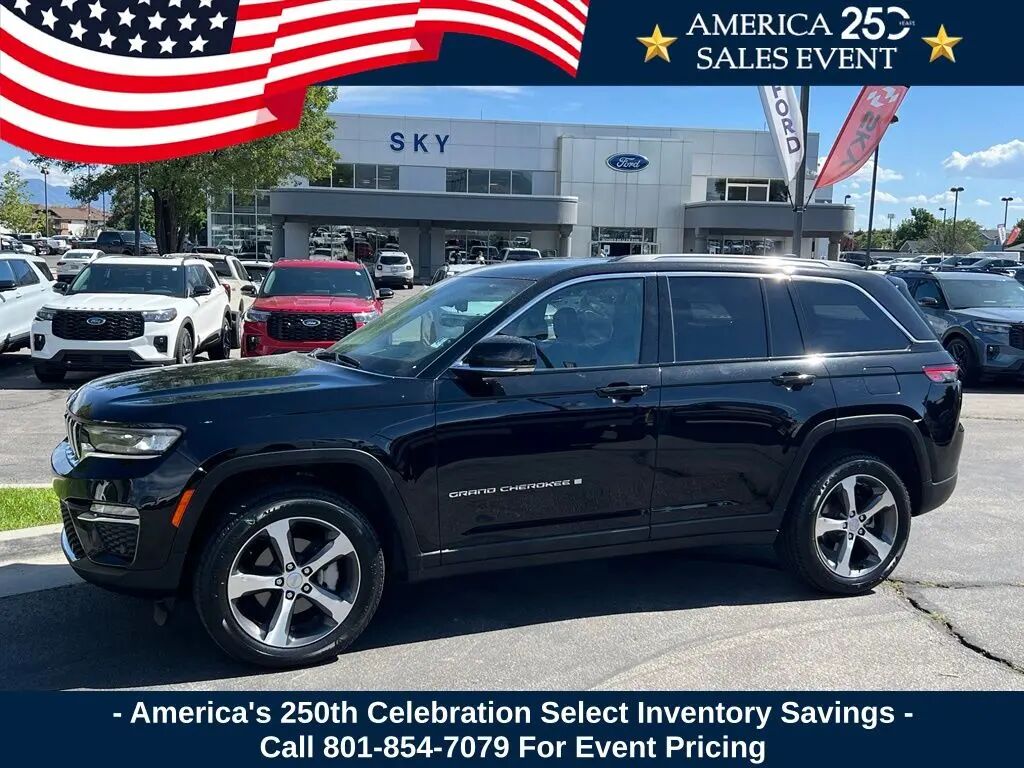 2023 Jeep Grand Cherokee Limited — photo 1 of 15