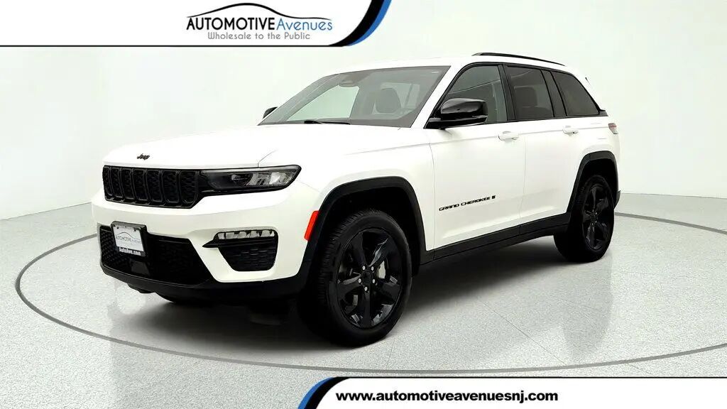 2023 Jeep Grand Cherokee Limited — photo 1 of 13