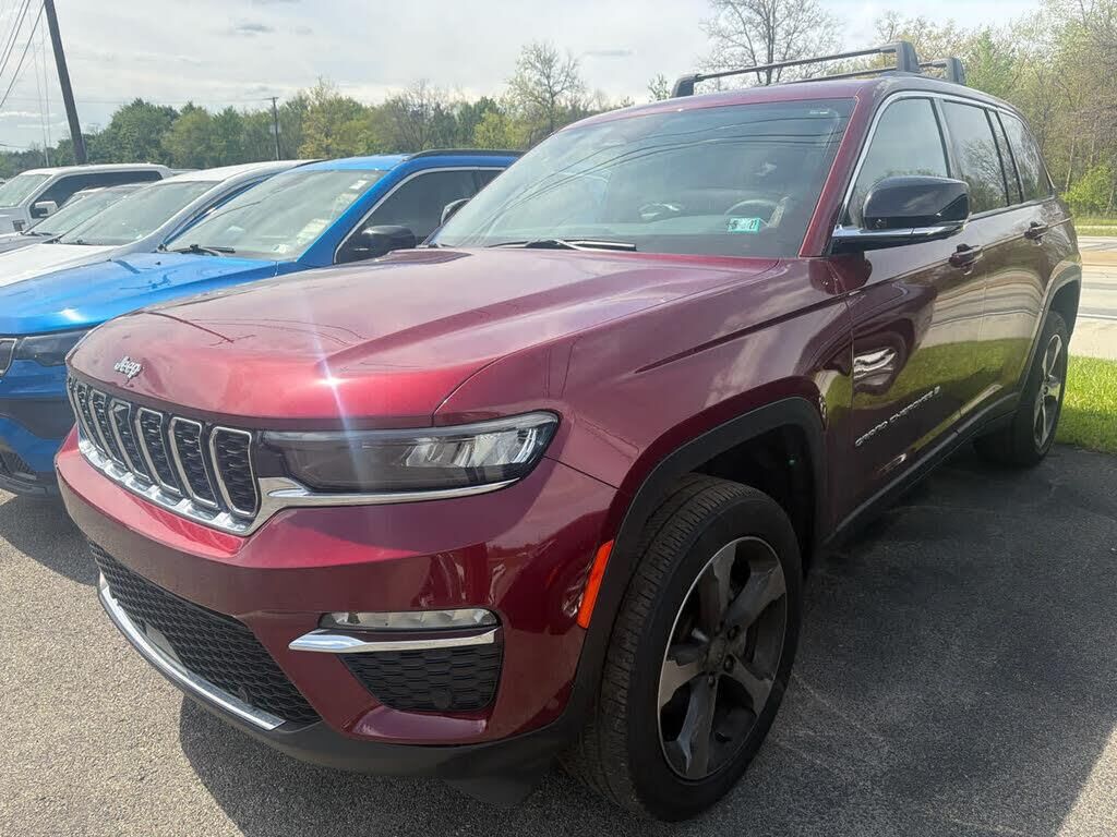 2023 Jeep Grand Cherokee Limited — photo 1 of 2