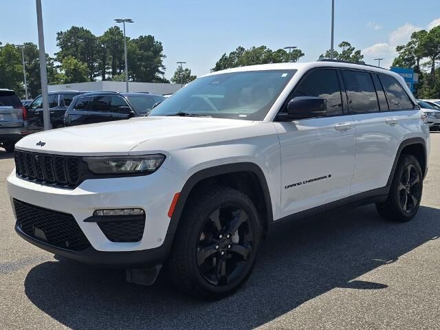 2023 Jeep Grand Cherokee Limited — photo 1 of 13