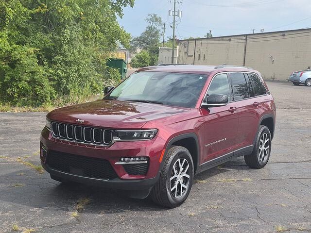2023 Jeep Grand Cherokee Limited — photo 1 of 13
