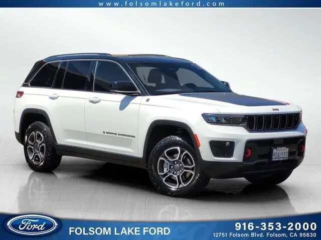 2022 Jeep Grand Cherokee Trailhawk — photo 1 of 13