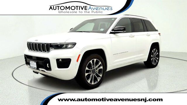 2022 Jeep Grand Cherokee Overland — photo 1 of 1