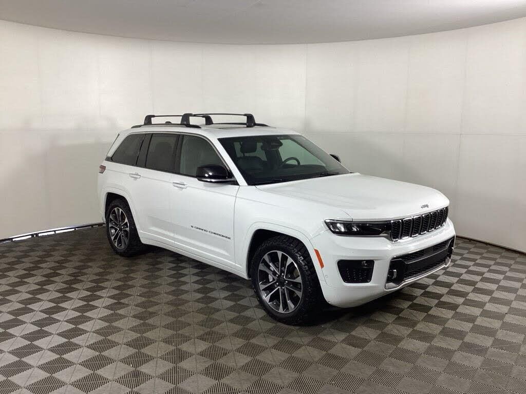 2023 Jeep Grand Cherokee Overland — photo 1 of 1