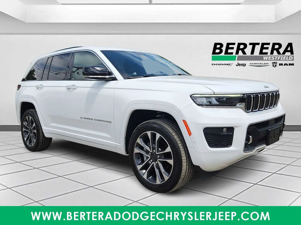 2022 Jeep Grand Cherokee Overland — photo 1 of 13