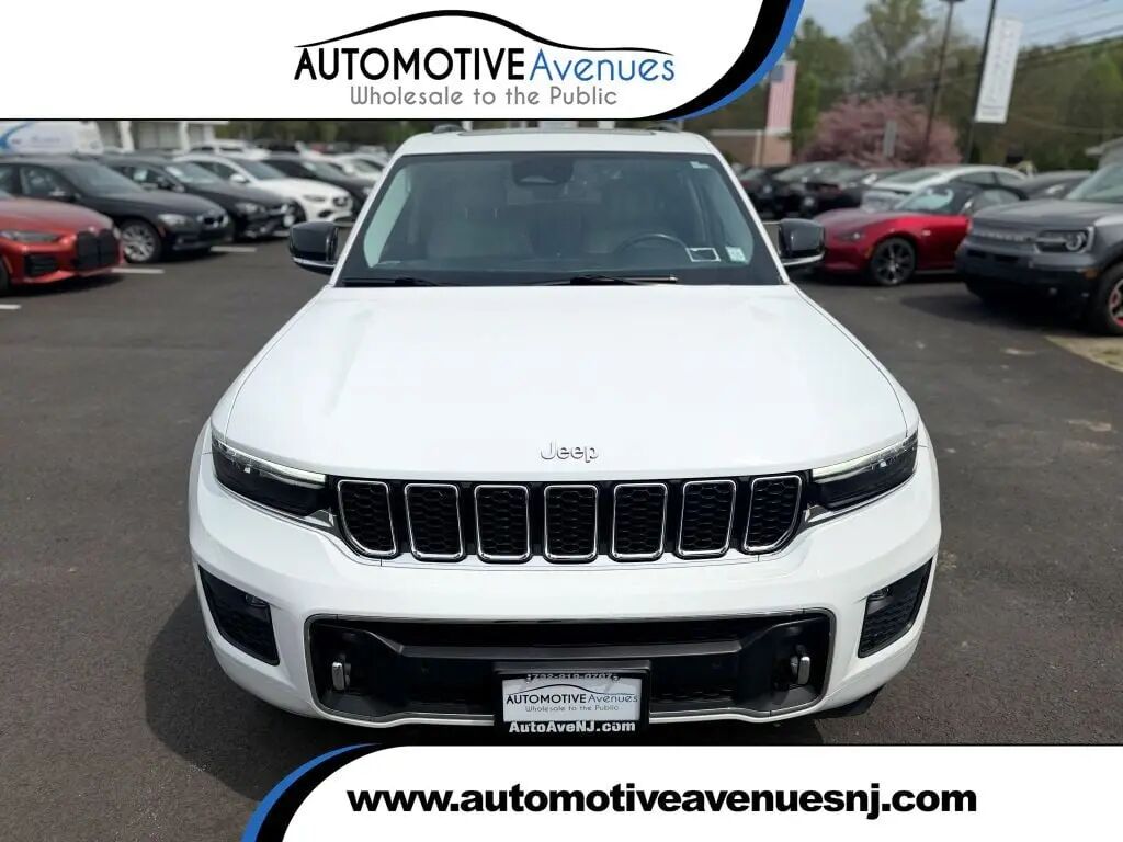 2022 Jeep Grand Cherokee Overland — photo 1 of 13