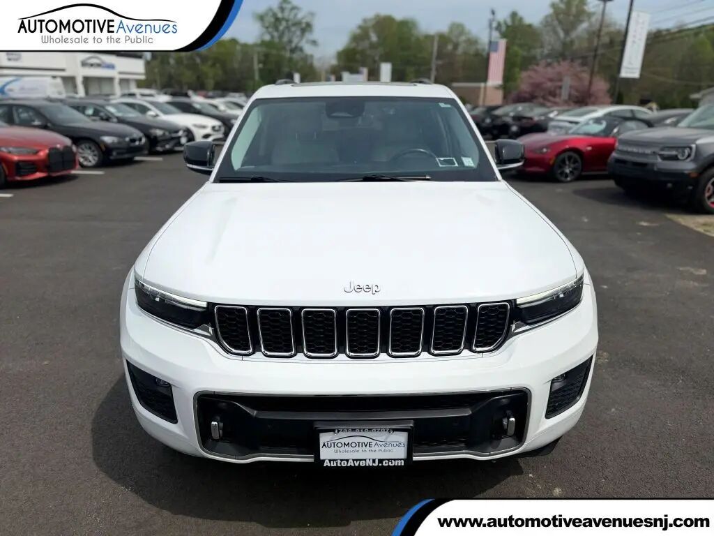 2022 Jeep Grand Cherokee Overland — photo 1 of 13