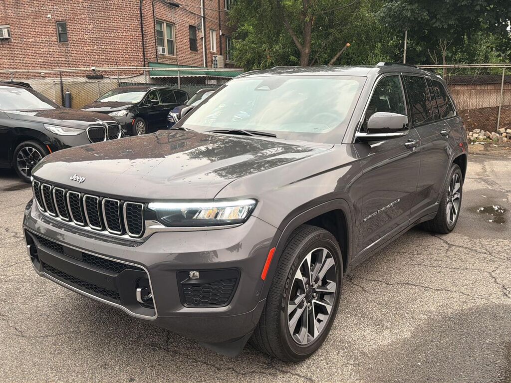 2023 Jeep Grand Cherokee Overland — photo 1 of 26