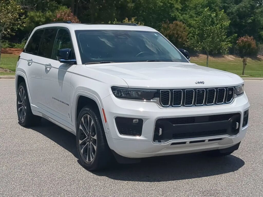 2023 Jeep Grand Cherokee Overland — photo 1 of 13