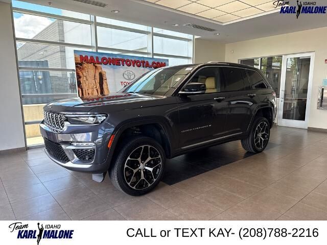 2022 Jeep Grand Cherokee Summit