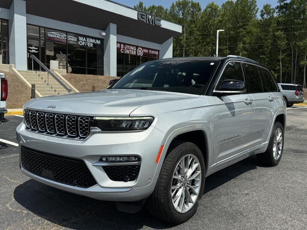 2023 Jeep Grand Cherokee Summit — photo 1 of 1