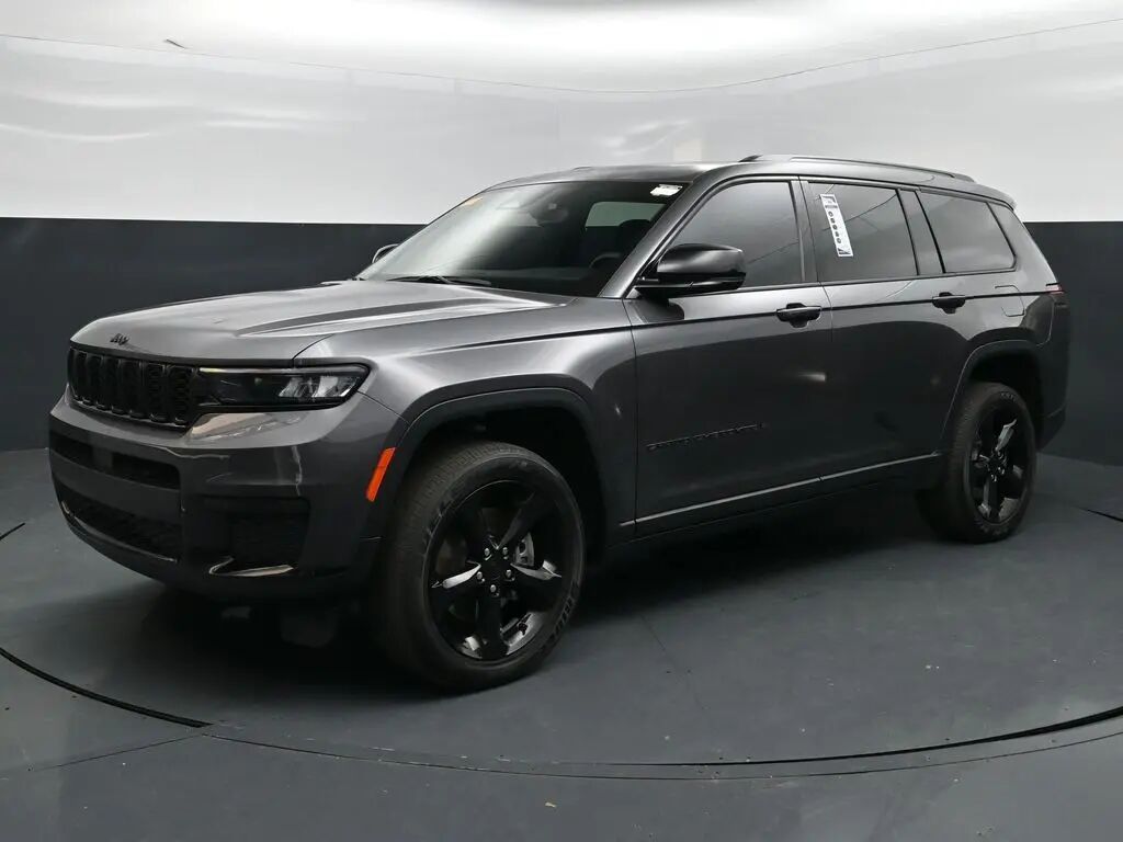 2024 Jeep Grand Cherokee L Laredo — photo 1 of 13