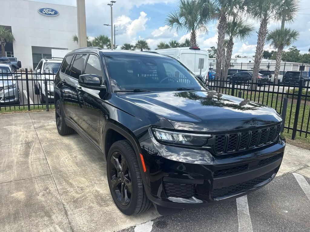 2024 Jeep Grand Cherokee L Laredo — photo 1 of 13