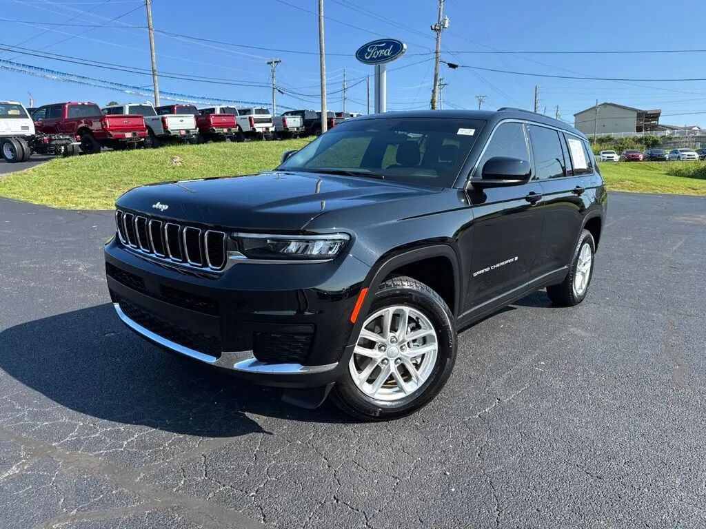 2024 Jeep Grand Cherokee L Laredo — photo 1 of 13