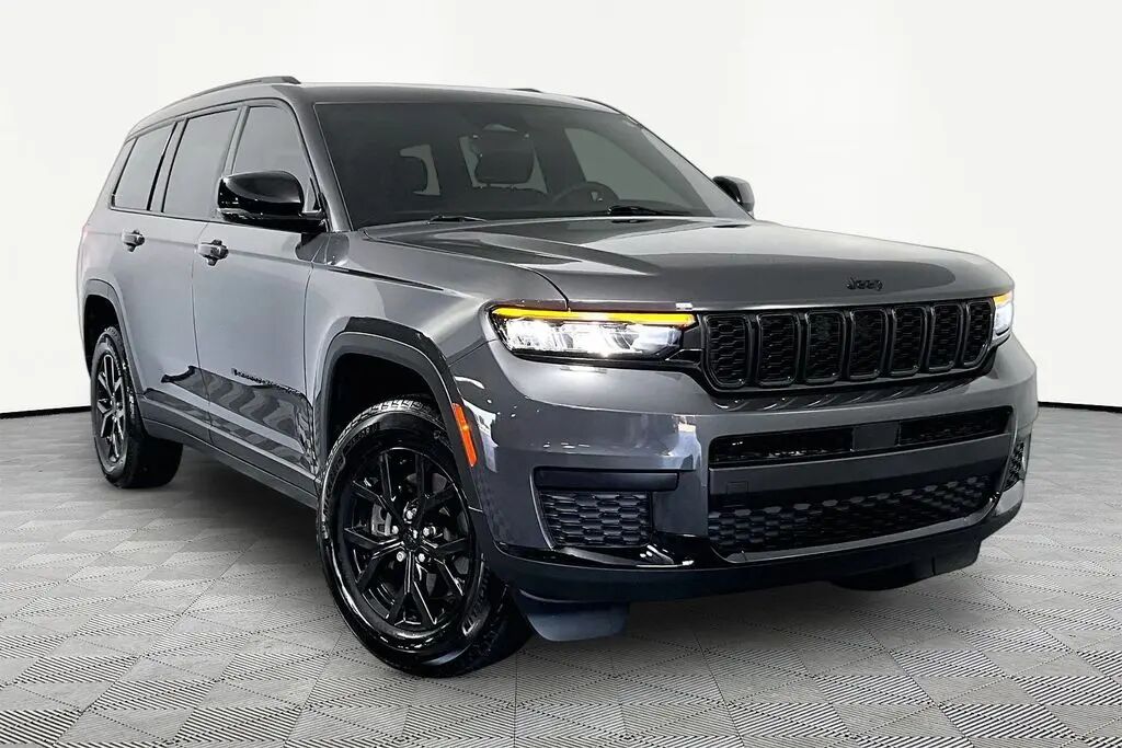 2025 Jeep Grand Cherokee L Laredo — photo 1 of 3