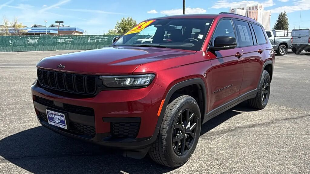 2024 Jeep Grand Cherokee L Altitude — photo 1 of 13