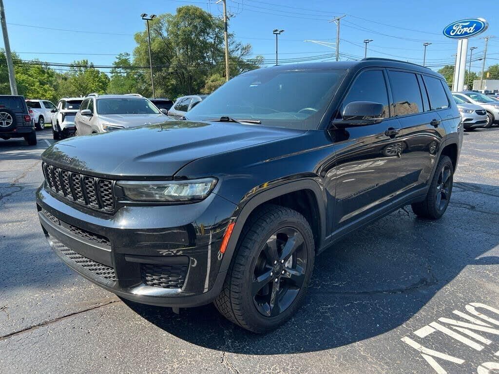 2022 Jeep Grand Cherokee L Laredo — photo 1 of 1