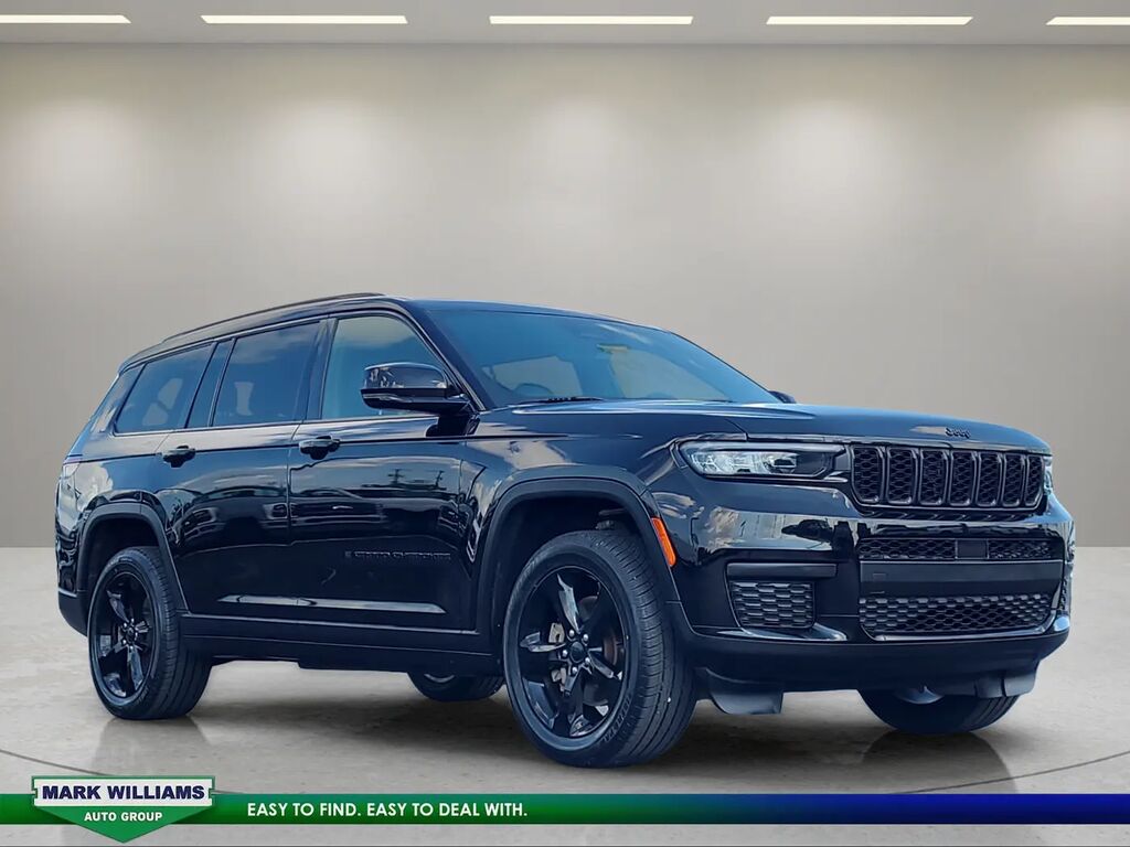 2023 Jeep Grand Cherokee L Laredo — photo 1 of 12