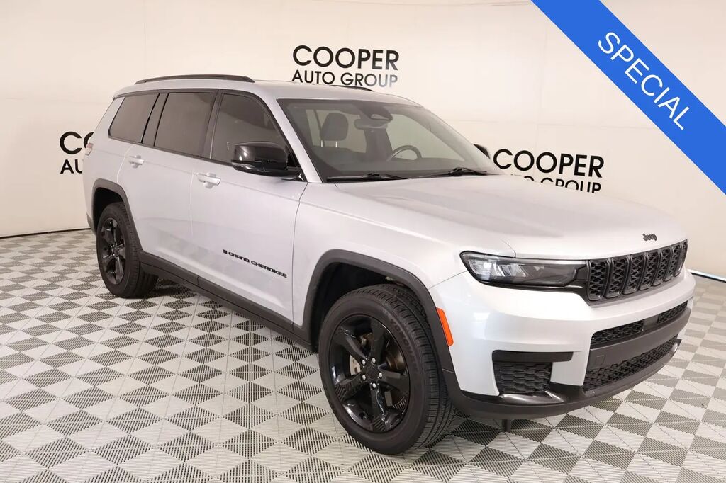 2021 Jeep Grand Cherokee L Laredo — photo 1 of 13