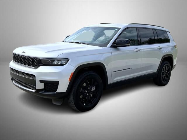 2025 Jeep Grand Cherokee L Altitude — photo 1 of 13