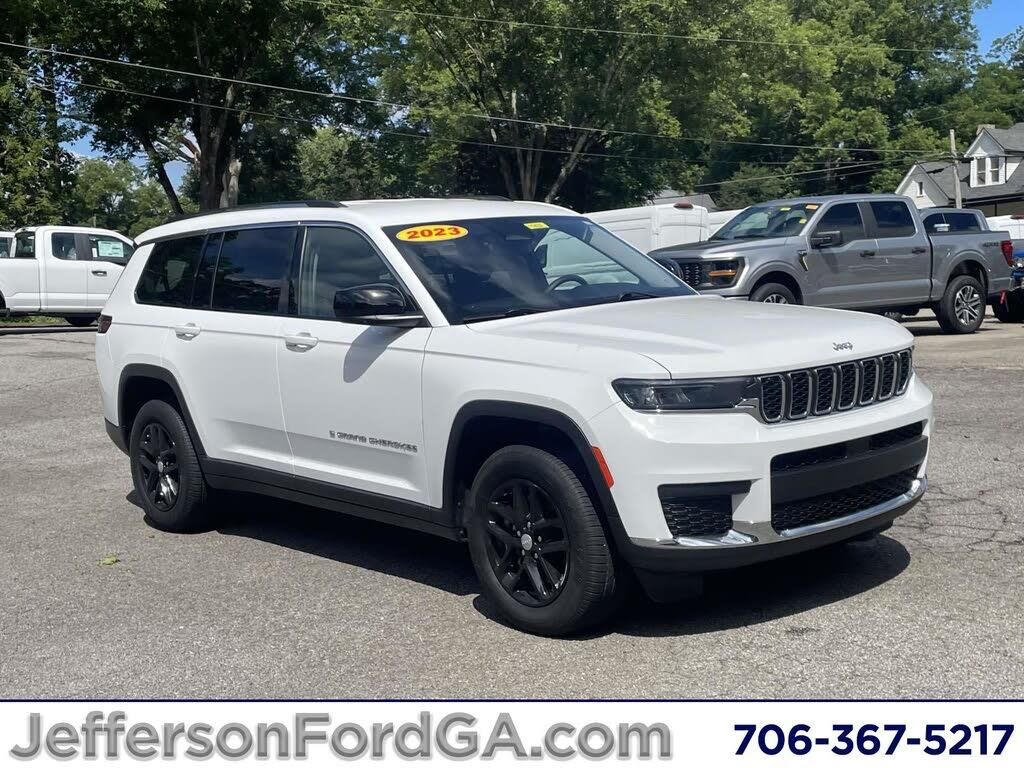 2023 Jeep Grand Cherokee L Laredo — photo 1 of 1