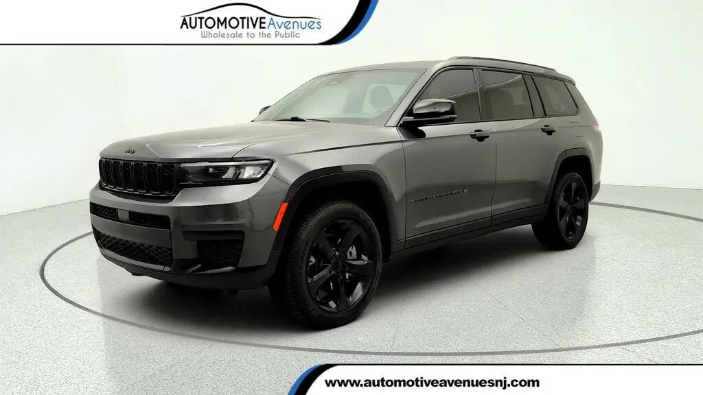 2024 Jeep Grand Cherokee L Laredo — photo 1 of 13