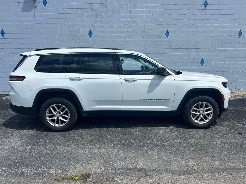 2023 Jeep Grand Cherokee L Laredo — photo 1 of 2