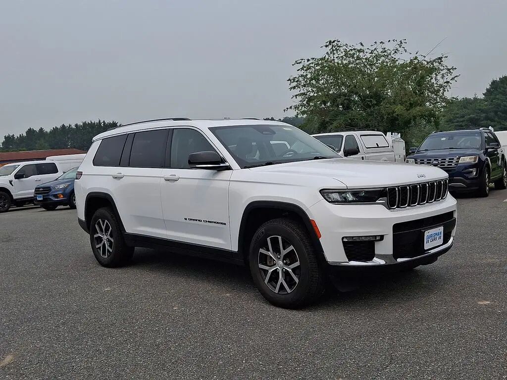 2023 Jeep Grand Cherokee L Limited — photo 1 of 13