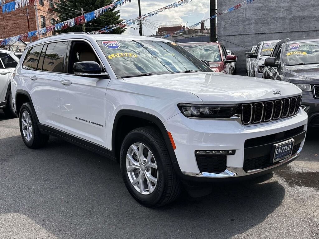 2023 Jeep Grand Cherokee L Limited — photo 1 of 12