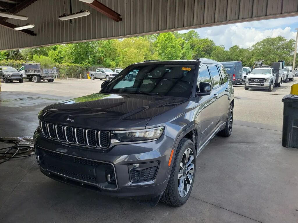 2022 Jeep Grand Cherokee L Overland — photo 1 of 4