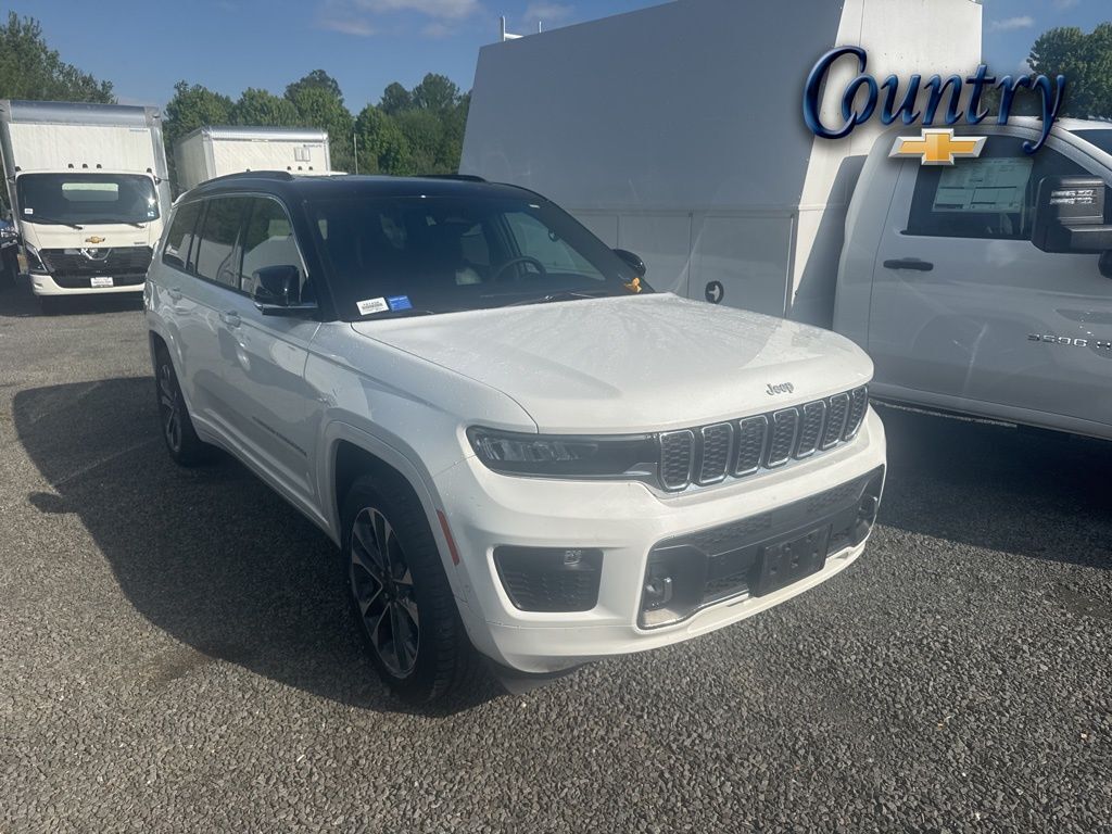 2024 Jeep Grand Cherokee L Overland — photo 1 of 13