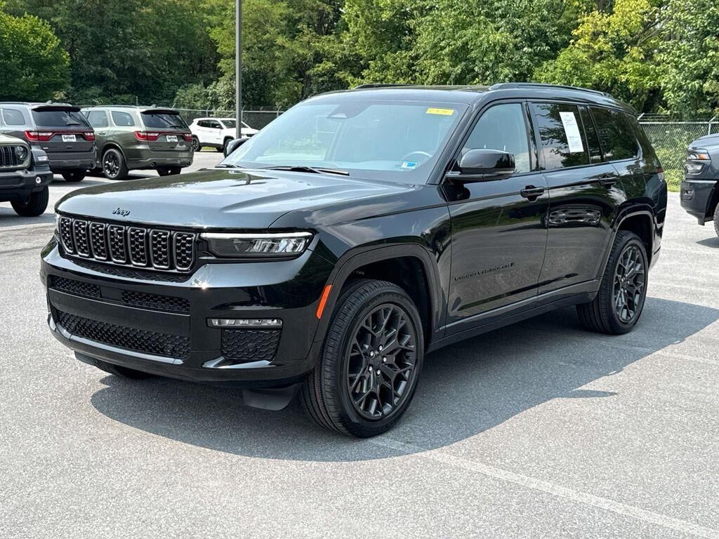 2025 Jeep Grand Cherokee L Summit — photo 1 of 13
