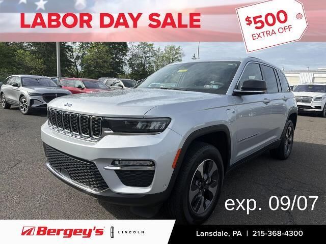 2022 Jeep Grand Cherokee 4xe — photo 1 of 13