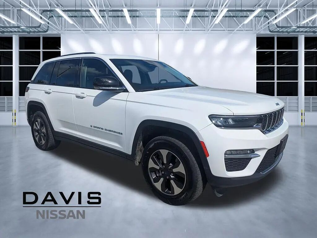 2024 Jeep Grand Cherokee 4xe — photo 1 of 13