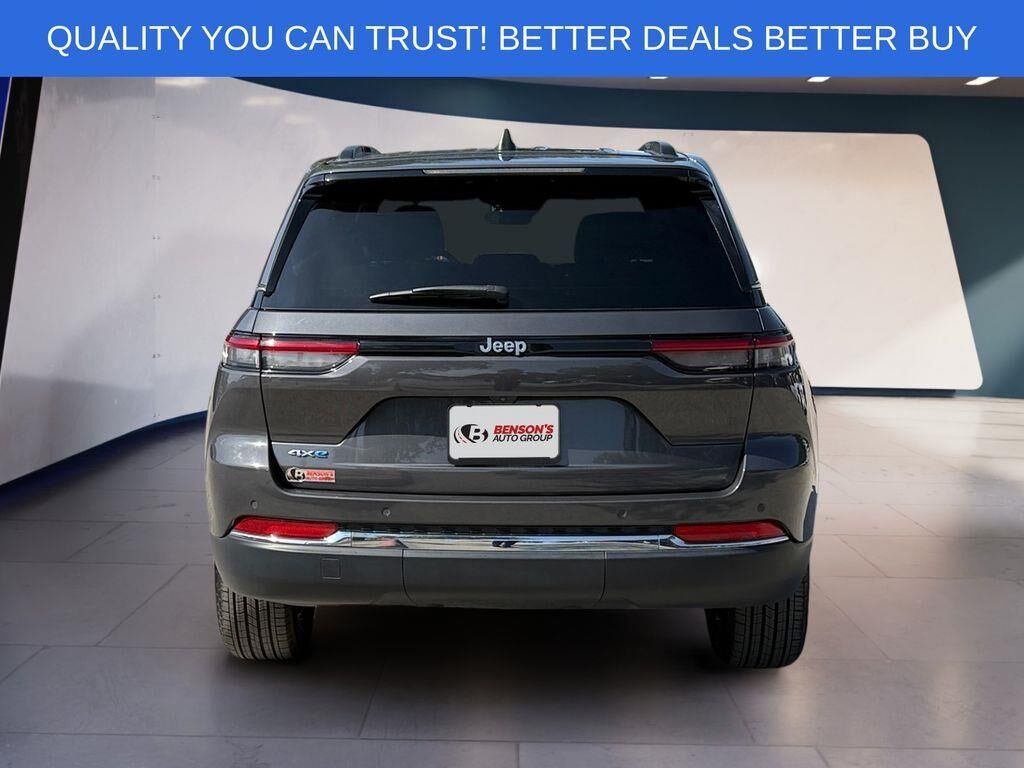 2025 Jeep Grand Cherokee 4xe — photo 1 of 13