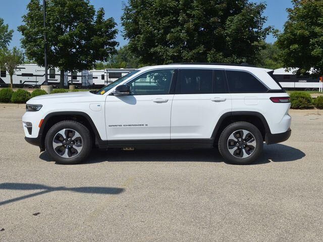 2024 Jeep Grand Cherokee Anniversary Edition 4xe — photo 1 of 12