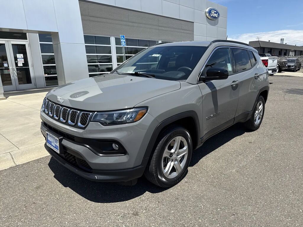 2024 Jeep Grand Cherokee 4xe — photo 1 of 13