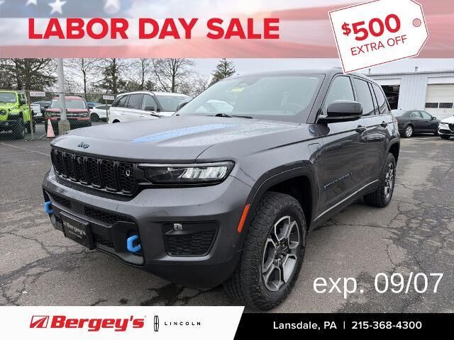 2022 Jeep Grand Cherokee Trailhawk 4xe — photo 1 of 13