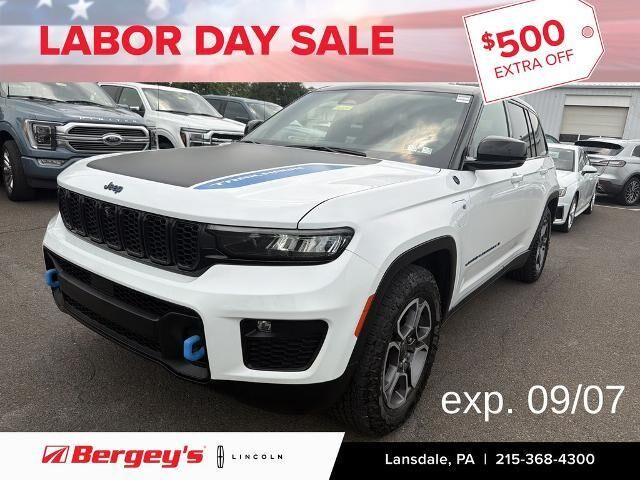 2022 Jeep Grand Cherokee Trailhawk 4xe — photo 1 of 13
