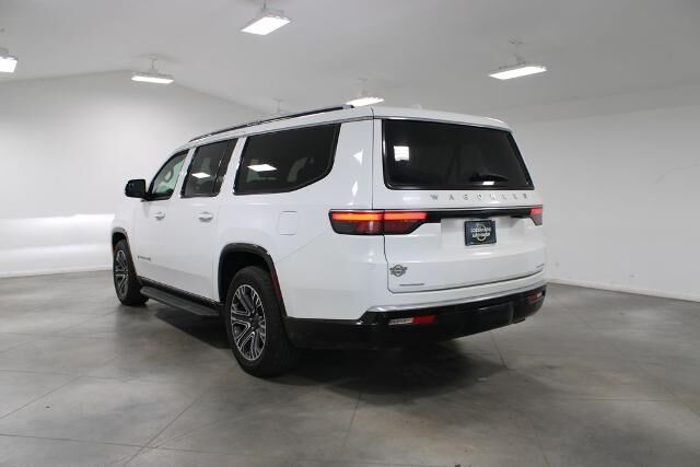 2023 Jeep Wagoneer L Series II — photo 1 of 2