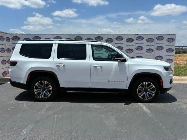2024 Jeep Wagoneer Base