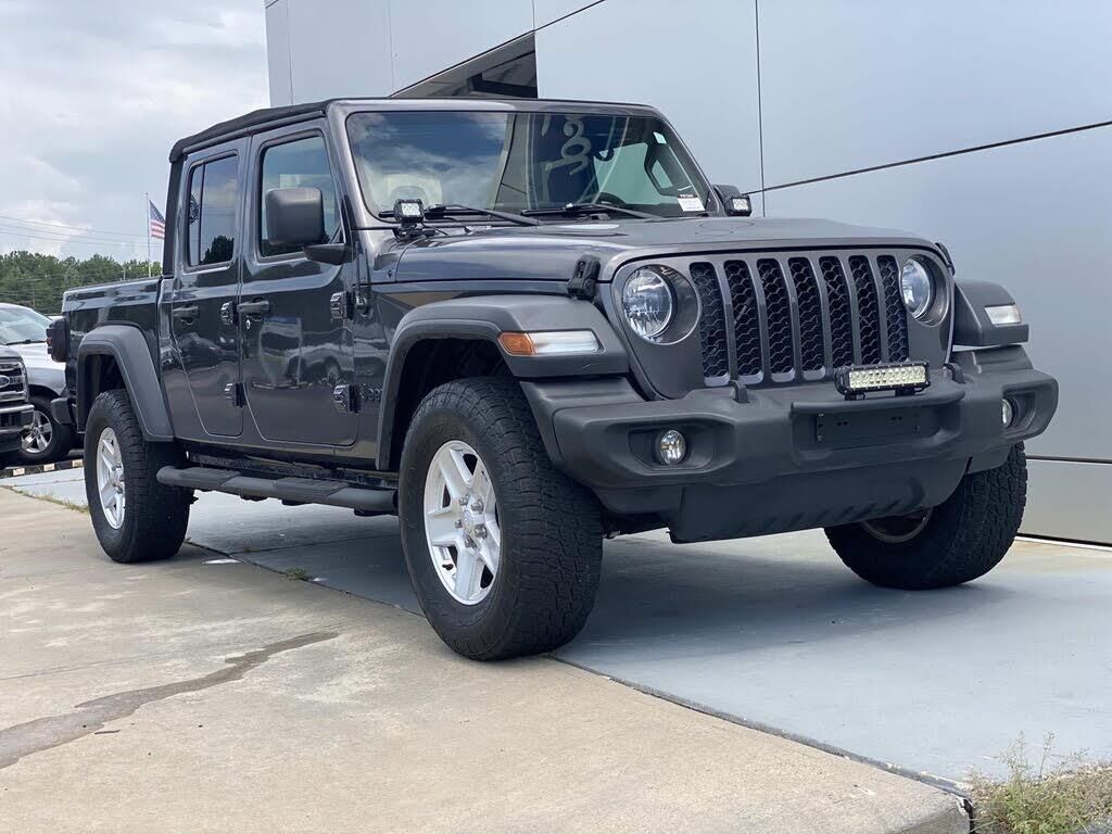 2020 Jeep Gladiator Sport — photo 1 of 1