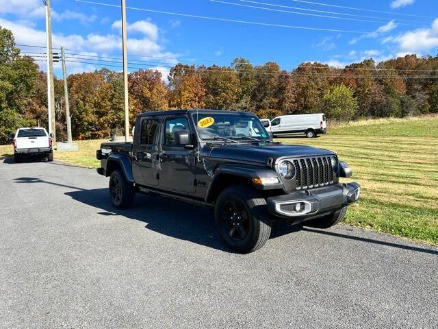 2022 Jeep Gladiator Sport